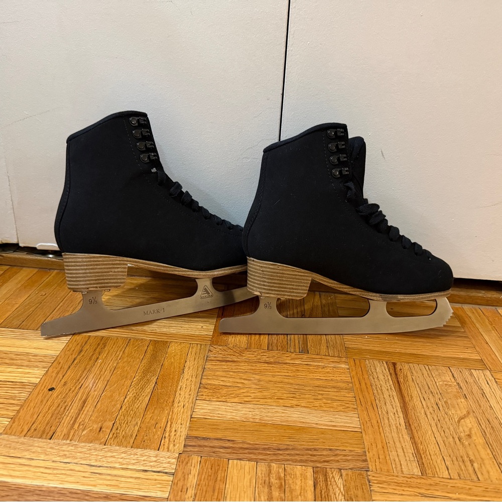Women's Black Figure Ice Skates with Lace-Up Support